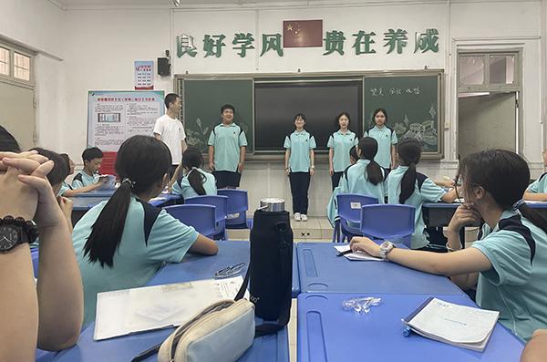 在佛山市实验学校中学部讲演讲口才课